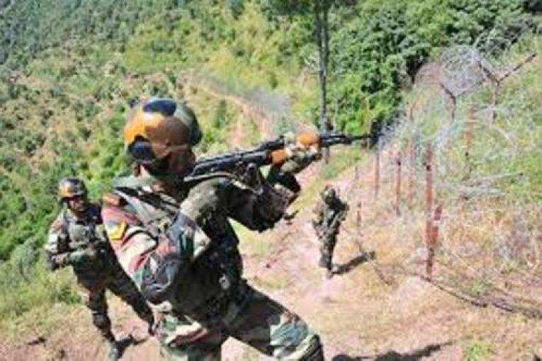 जम्मू-कश्मीर के LOC पर लगातार गोलाबारी का सेना दे रही है मुहतोड़ जवाब